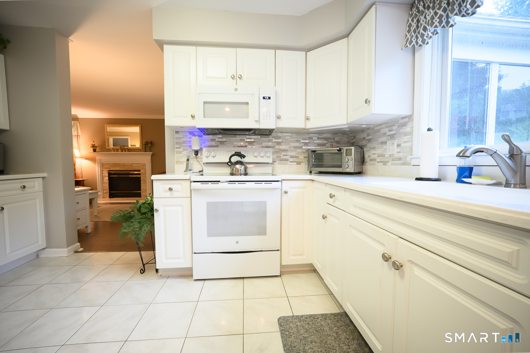 4 Kimberwick Court, Unit 4 Middlebury, CT 06762 - Photo 7 of 31