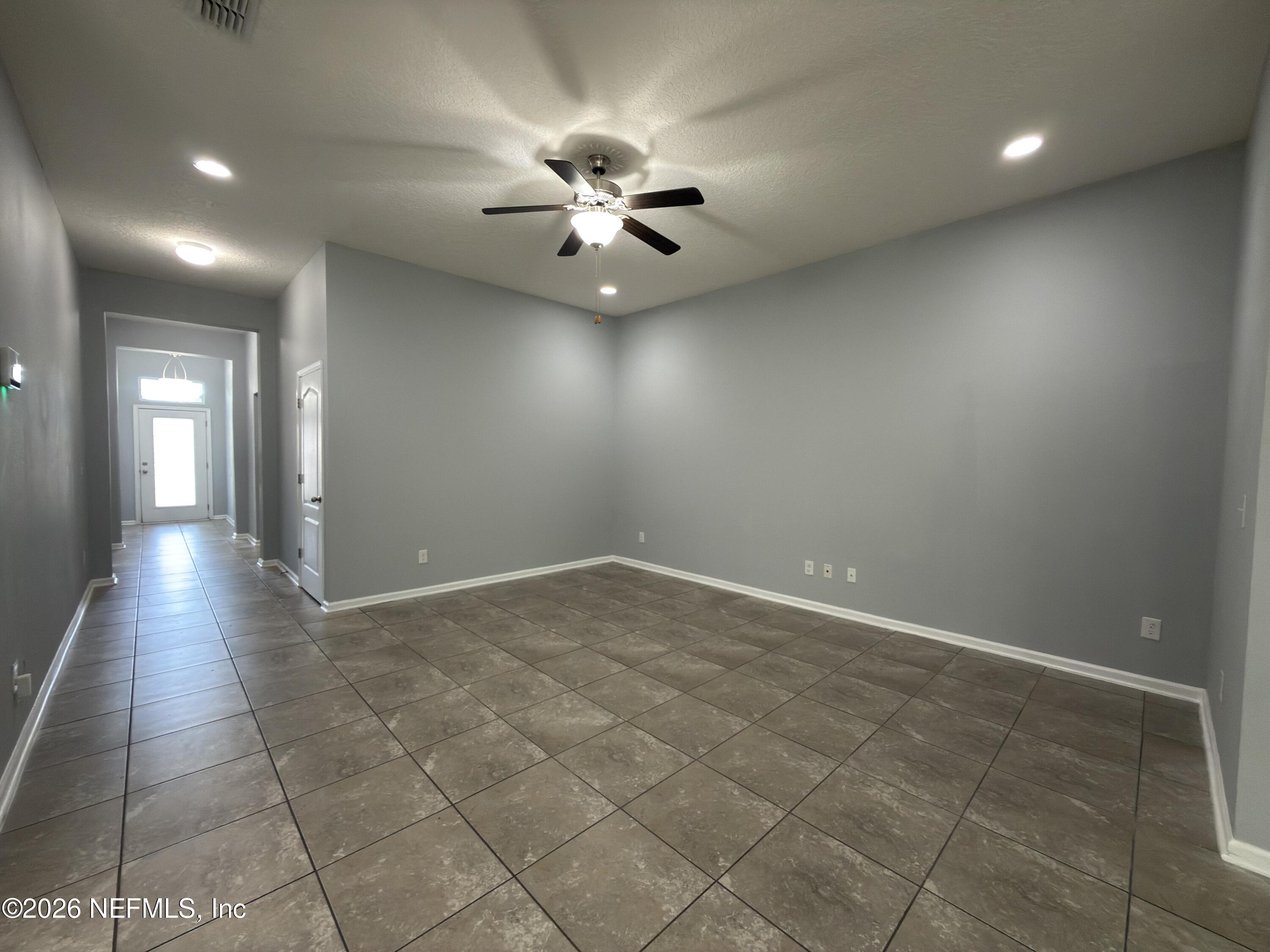 39 Boulder Rock Way St. Augustine, FL 32092 - Photo 3 of 33 Entry/Livingroom
