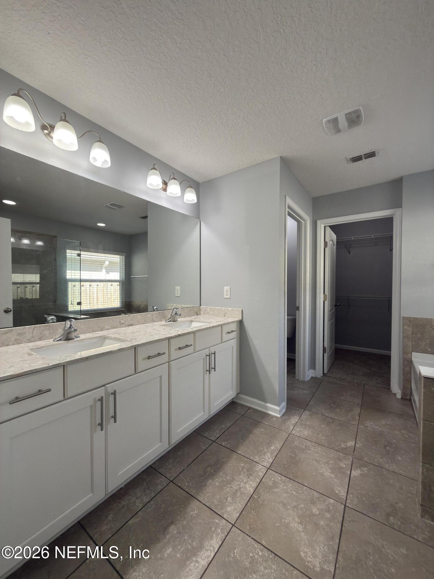 39 Boulder Rock Way St. Augustine, FL 32092 - Photo 10 of 33 Master Bathroom