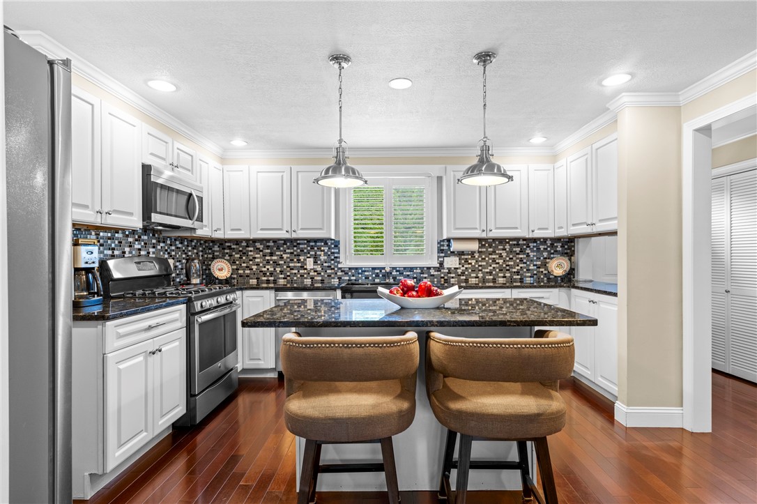 2 Redwood Court Warren, RI 02885 - Photo 6 of 36
