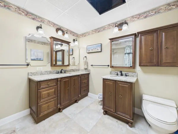 $465,000 | 62 Lakeshore Drive, New Concord, KY 42076