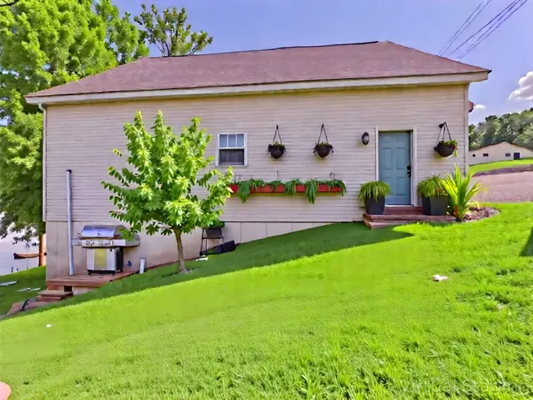 $465,000 | 62 Lakeshore Drive, New Concord, KY 42076