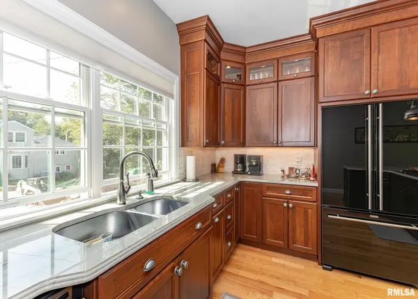 $895,000 | 4510 5th Avenue, Moline, IL 61265