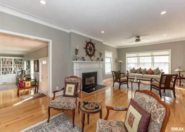 $895,000 | 4510 5th Avenue, Moline, IL 61265