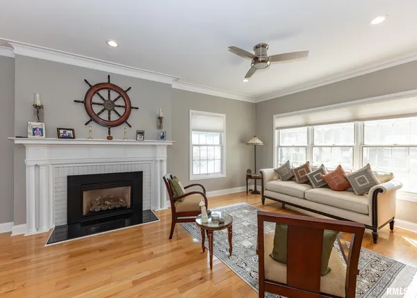 $895,000 | 4510 5th Avenue, Moline, IL 61265