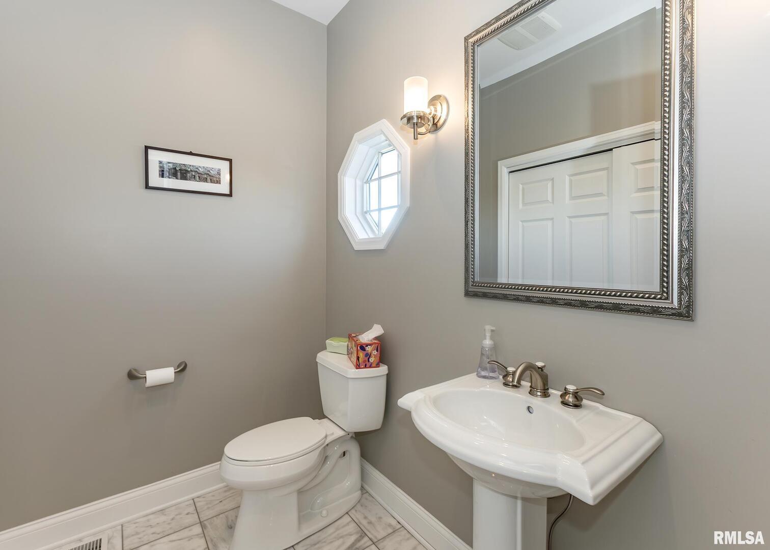 4510 5th Avenue Moline, IL 61265 - Photo 28 of 48