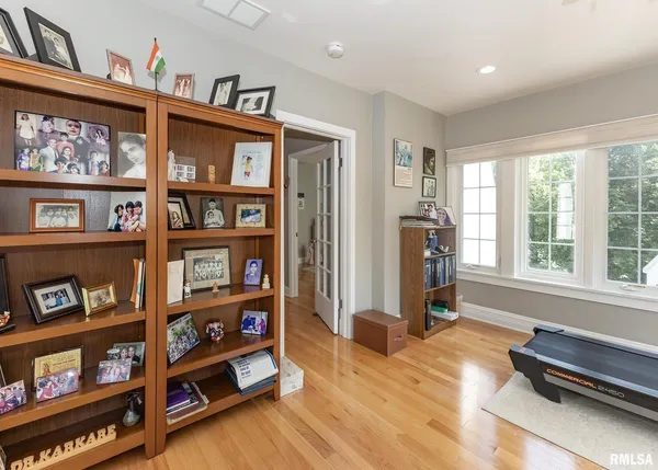 $895,000 | 4510 5th Avenue, Moline, IL 61265