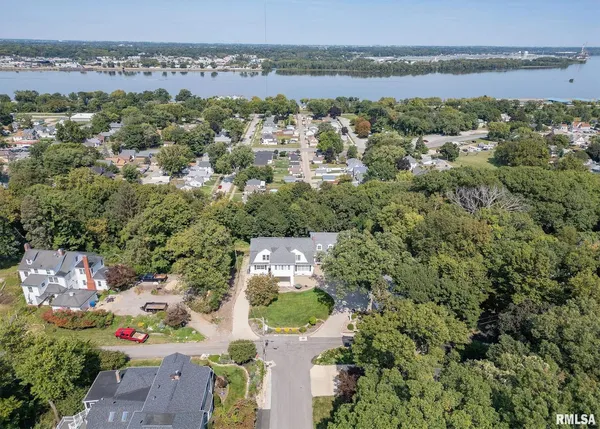 $895,000 | 4510 5th Avenue, Moline, IL 61265