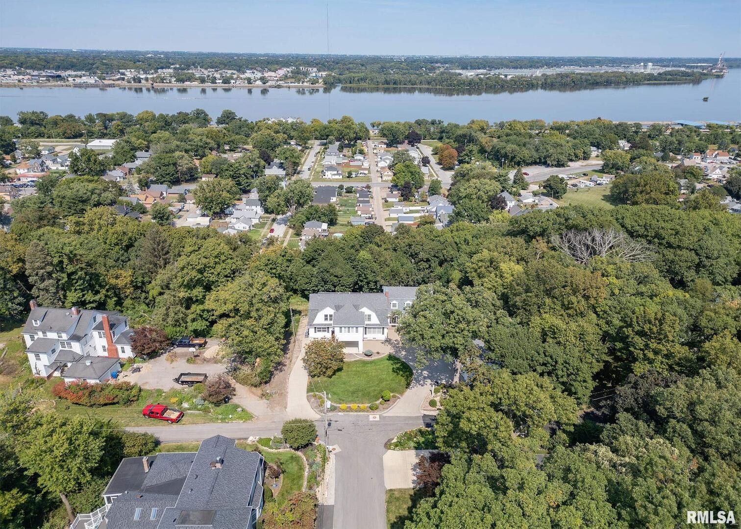 4510 5th Avenue Moline, IL 61265 - Photo 4 of 48