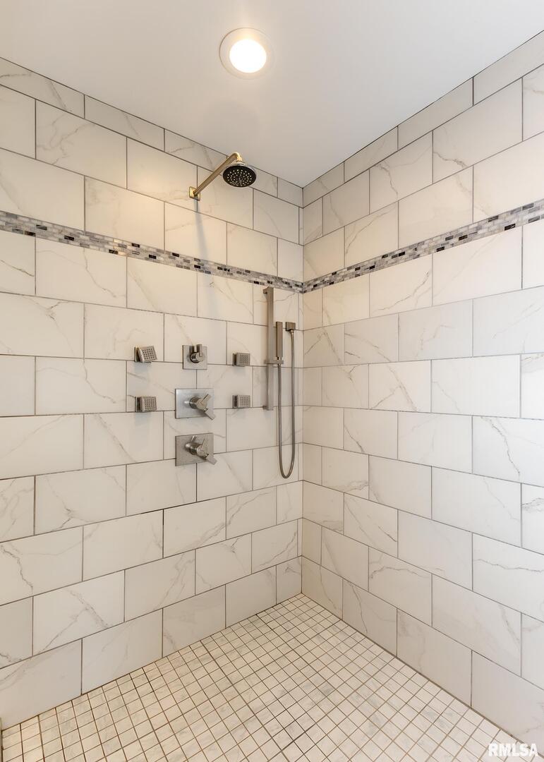 4510 5th Avenue Moline, IL 61265 - Photo 44 of 48