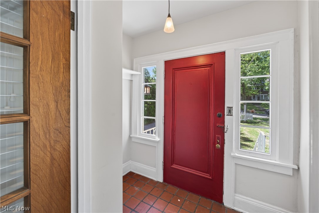 2943 Edgehill Road Cleveland Heights, OH 44118 - Photo 4 of 47