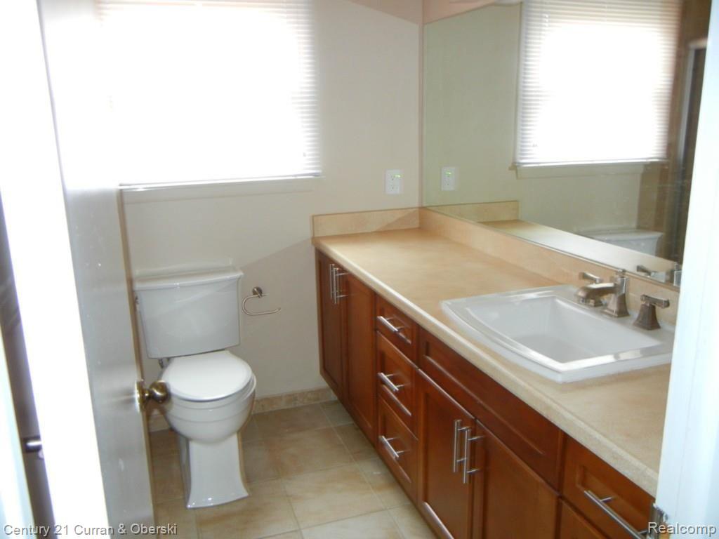 29145 Rambling Road Southfield, MI 48076 - Photo 10 of 19 First floor bath