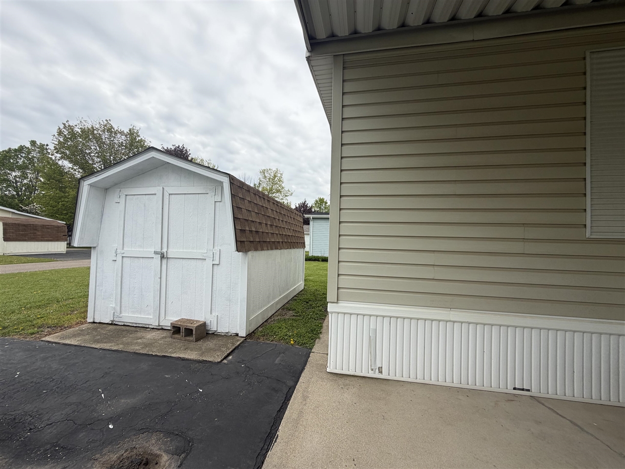 3110 Old Farm Road Kalamazoo, MI 49004 - Photo 3 of 15 Gallery Image 3