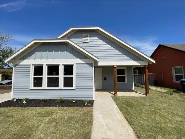 $2,100 | 1019 East Hattie Street, Fort Worth, TX 76104