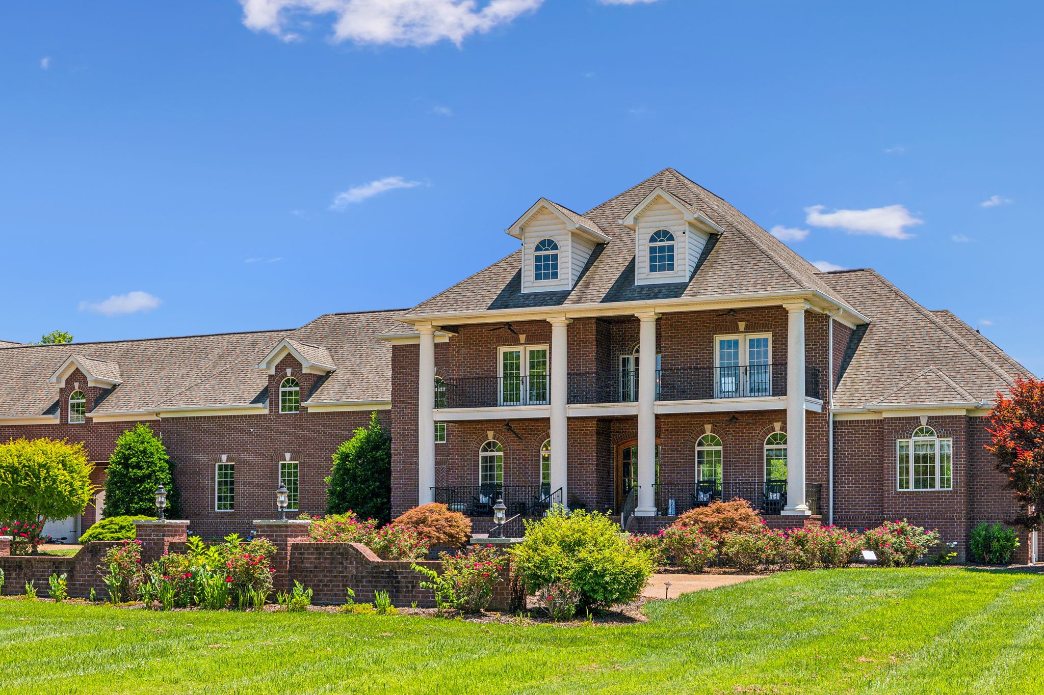 6035 River Trace Nashville, TN 37218 - Photo 65 of 68 a front view of a house with garden