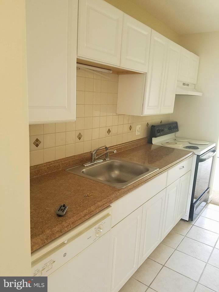 3301 Hewitt Avenue, Unit 402 Silver Spring, MD 20906 - Photo 17 of 19 Kitchen