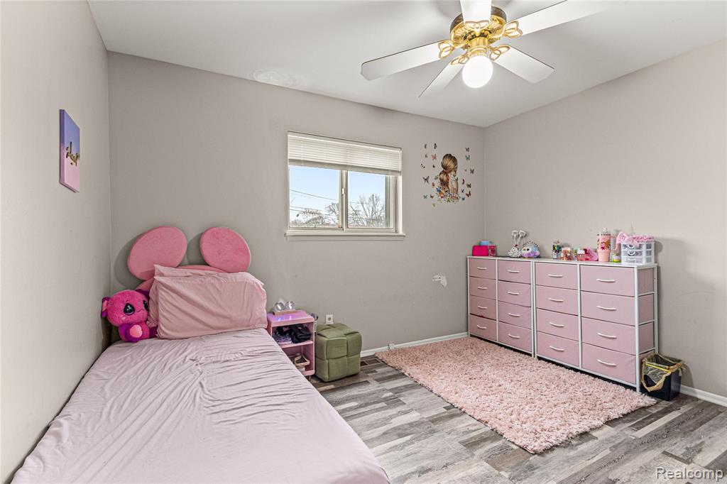 6429 North Beech Daly Road Dearborn Heights, MI 48127 - Photo 23 of 33