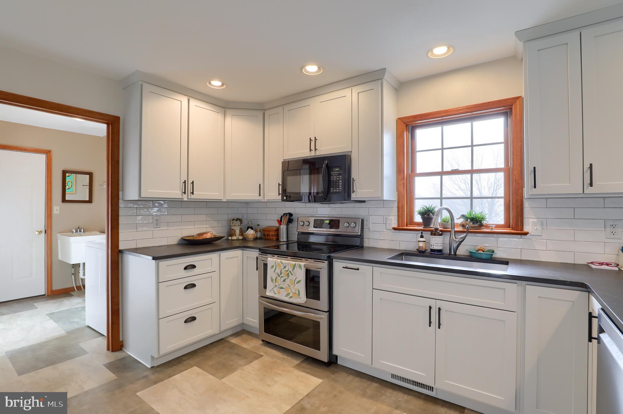 799 Power Road Manheim, PA 17545 - Photo 7 of 41