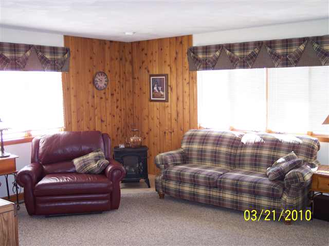 6697 North Lake Road Lena, IL 61048 - Photo 5 of 9 a living room with furniture