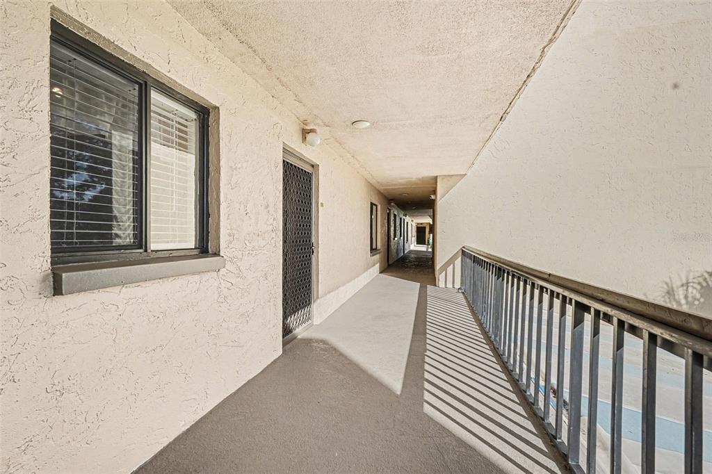 303 Tarpon Point Tarpon Springs, FL 34689 - Photo 5 of 25