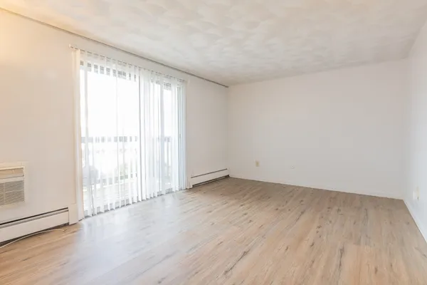 $2,000 | 10 Josephine Street, Unit 205, North Providence, RI 02904