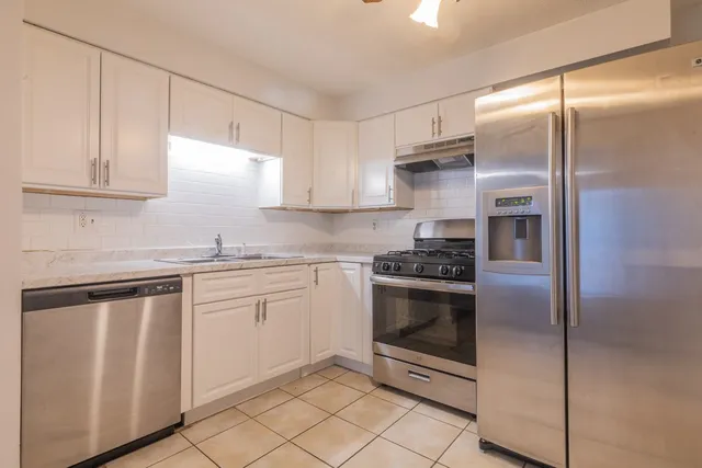 $2,000 | 10 Josephine Street, Unit 205, North Providence, RI 02904