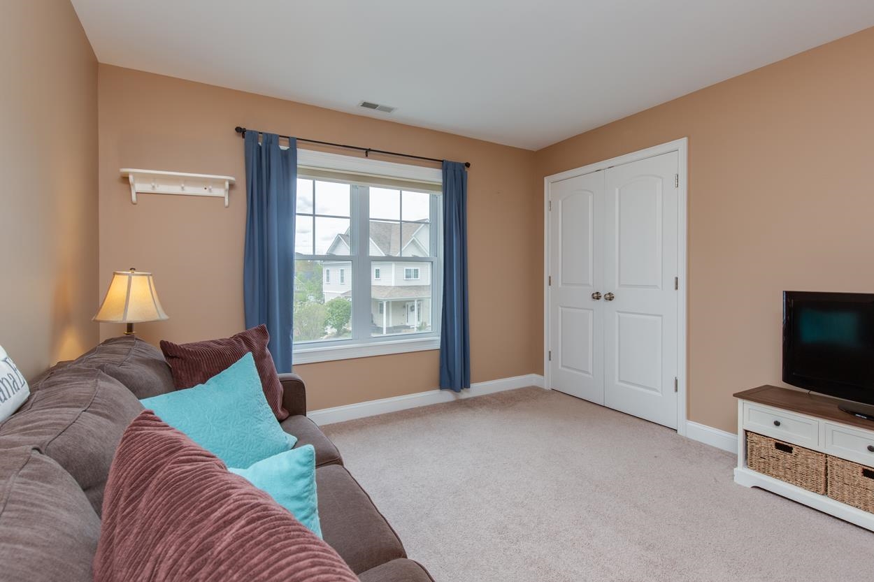 89 Woodview Way Manchester, NH 03102 - Photo 42 of 51