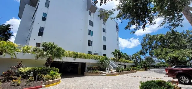 $745,000 | 1200 East Peppertree Lane, Unit 305, Sarasota, FL 34242