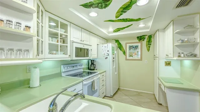 $745,000 | 1200 East Peppertree Lane, Unit 305, Sarasota, FL 34242