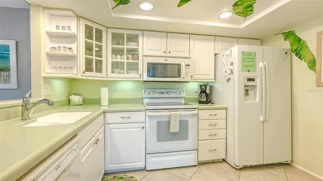 $745,000 | 1200 East Peppertree Lane, Unit 305, Sarasota, FL 34242