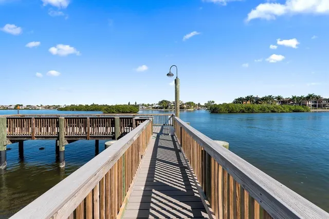 $745,000 | 1200 East Peppertree Lane, Unit 305, Sarasota, FL 34242