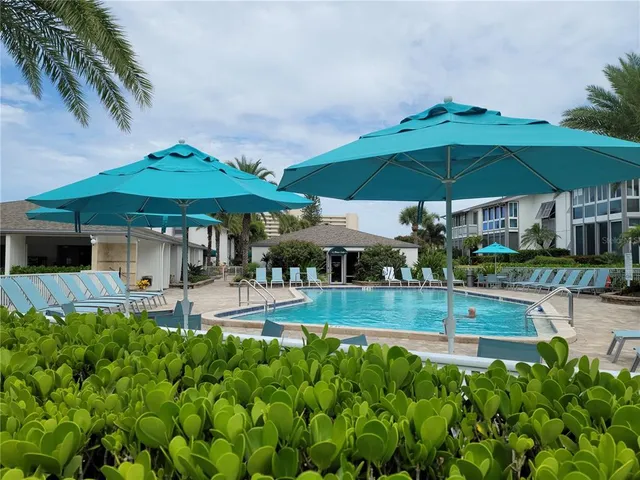 $745,000 | 1200 East Peppertree Lane, Unit 305, Sarasota, FL 34242