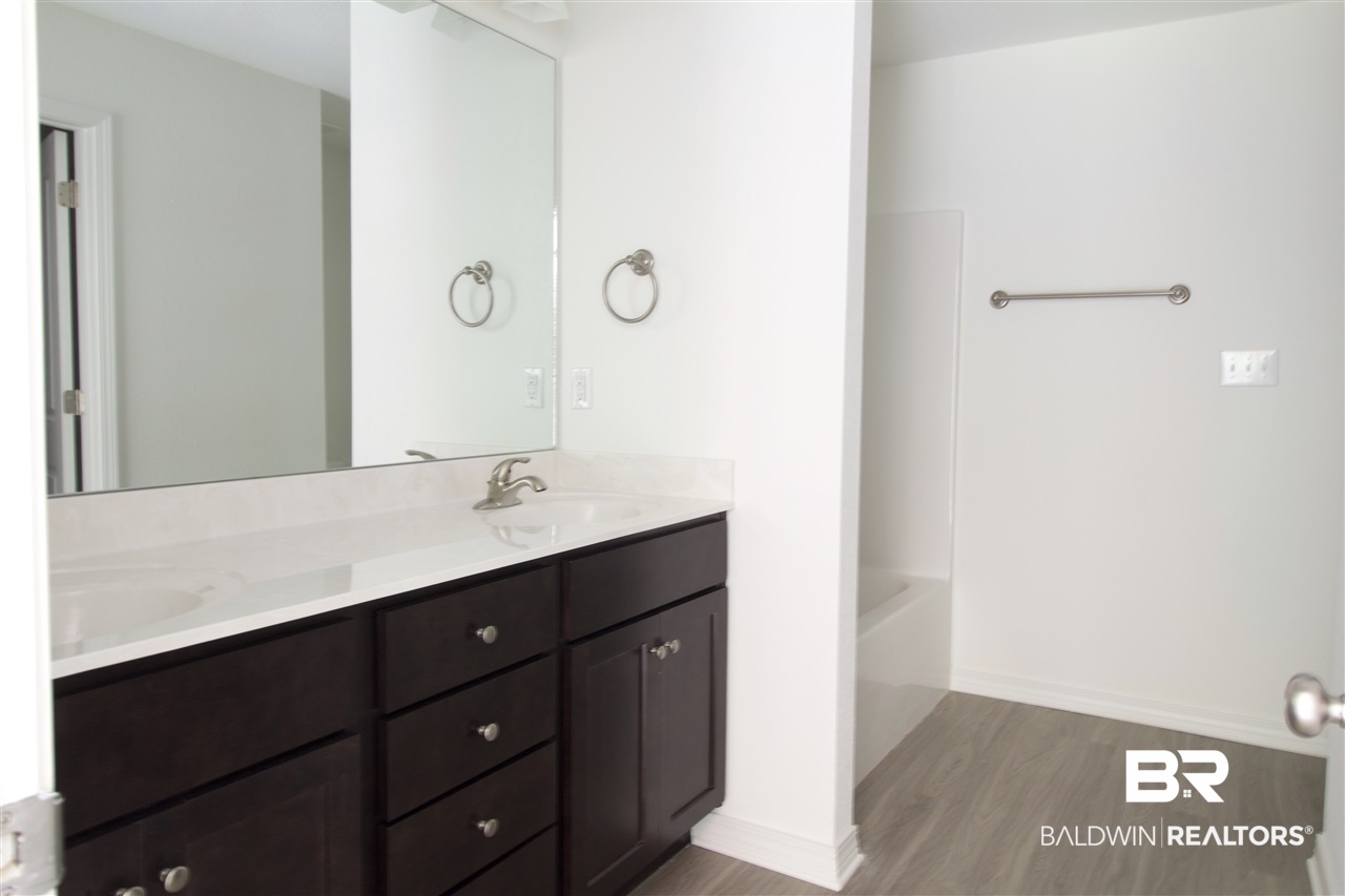 3860 Chesterfield Lane Foley, AL 36535 - Photo 5 of 13 Master Bath