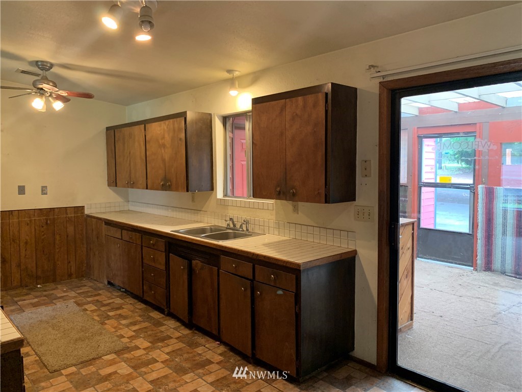 16055 Southeast 134th Street Renton, WA 98059 - Photo 6 of 22