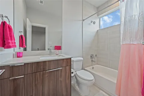 $525,000 | 5702 Pampero Lane, Houston, TX 77092