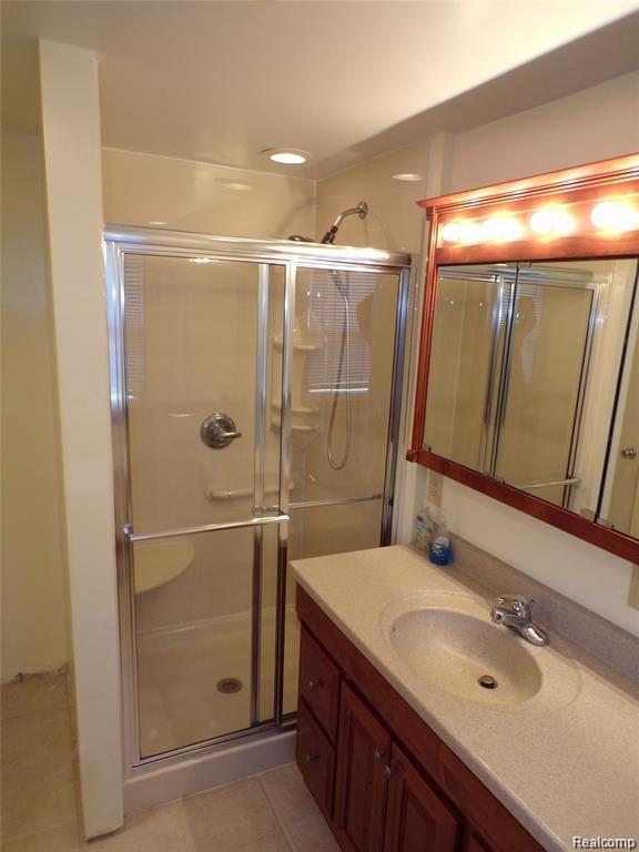 7139 Washburn Road Goodrich, MI 48438 - Photo 10 of 24 master bath.JPG