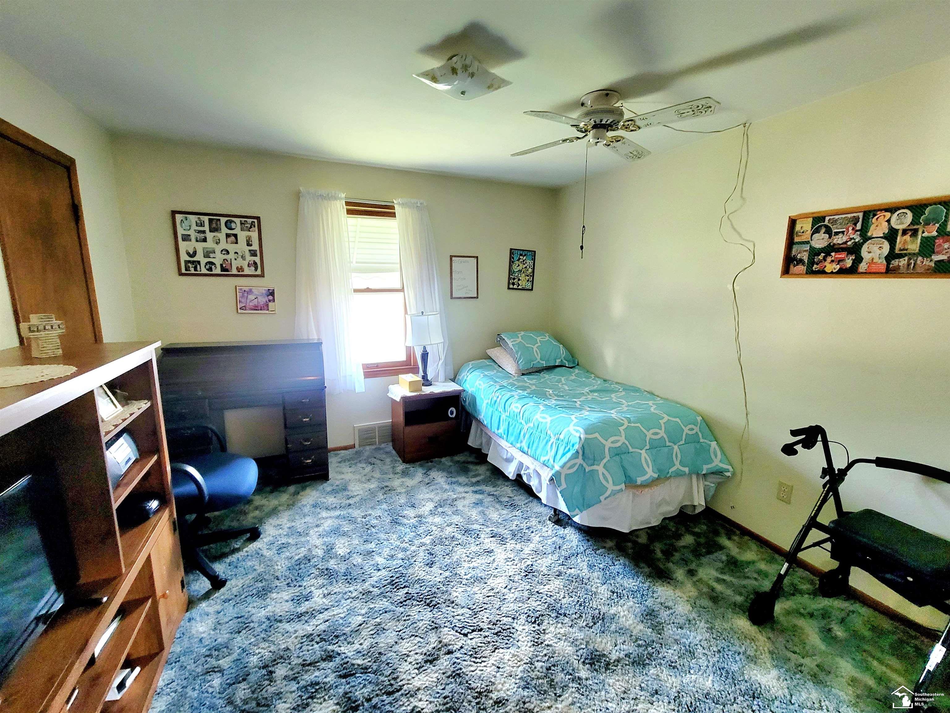7234 Douglas Road Lambertville, MI 48144 - Photo 7 of 13 50145907-3481d852-e3d1-4b11-a4a8-940b32201e3f.JPG