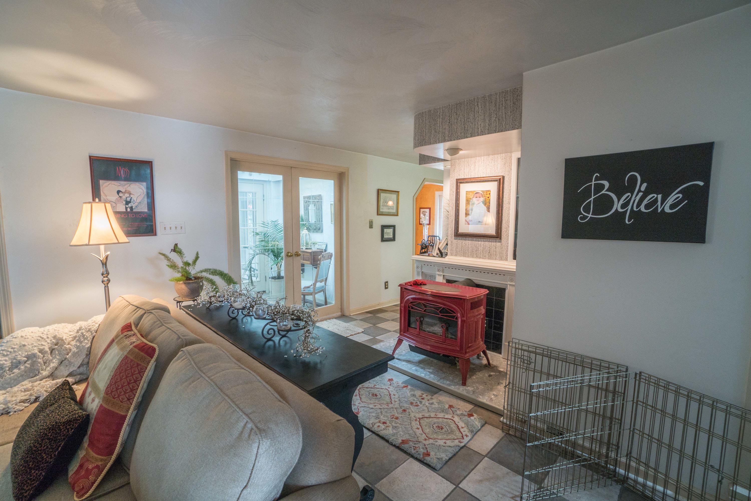 183 Stage Road Buchanan, VA 24066 - Photo 16 of 61 Living Room
