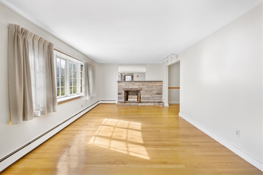 5 Freemont Street Lexington, MA 02421 - Photo 3 of 24