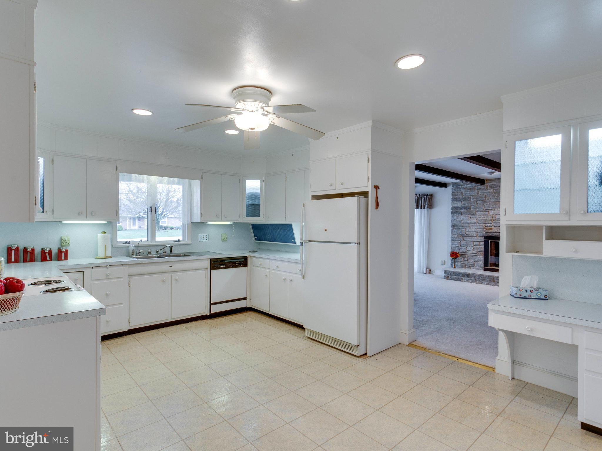 416 North Houcksville Road Hampstead, MD 21074 - Photo 11 of 30 Kitchen w/Built-In Desk