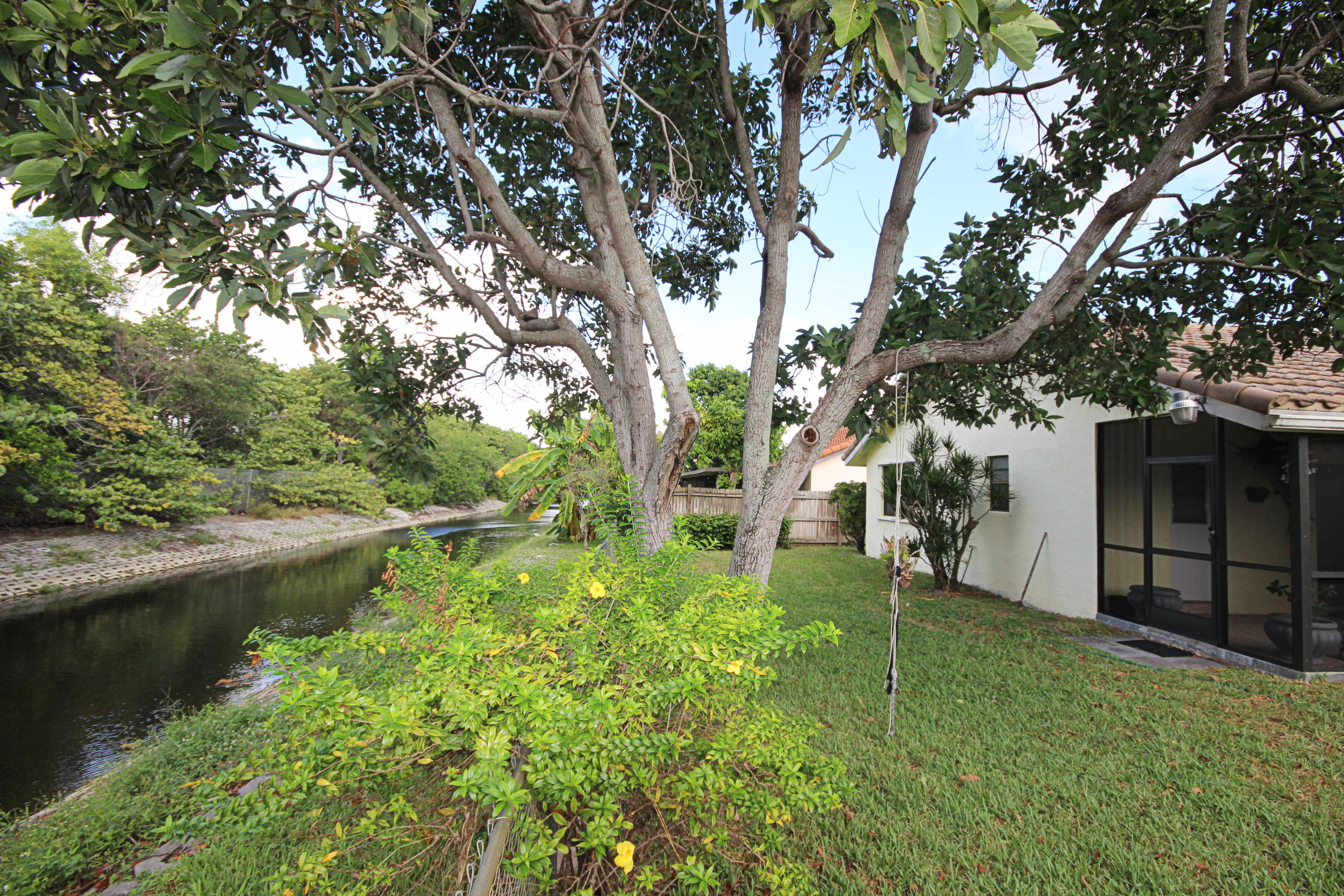 7355 Texas Trail Boca Raton, FL 33487 - Photo 3 of 30 7355 TEXAS TR 032