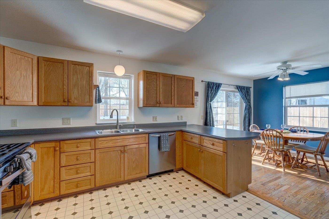 5215 Manitowoc Parkway Madison, WI 53705 - Photo 12 of 31