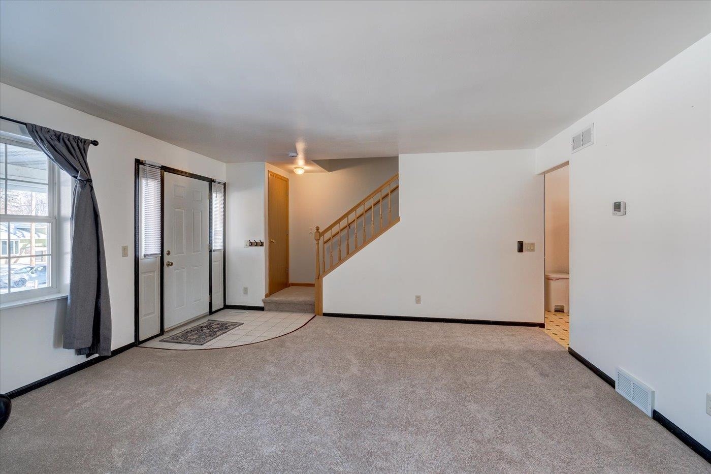 5215 Manitowoc Parkway Madison, WI 53705 - Photo 5 of 31