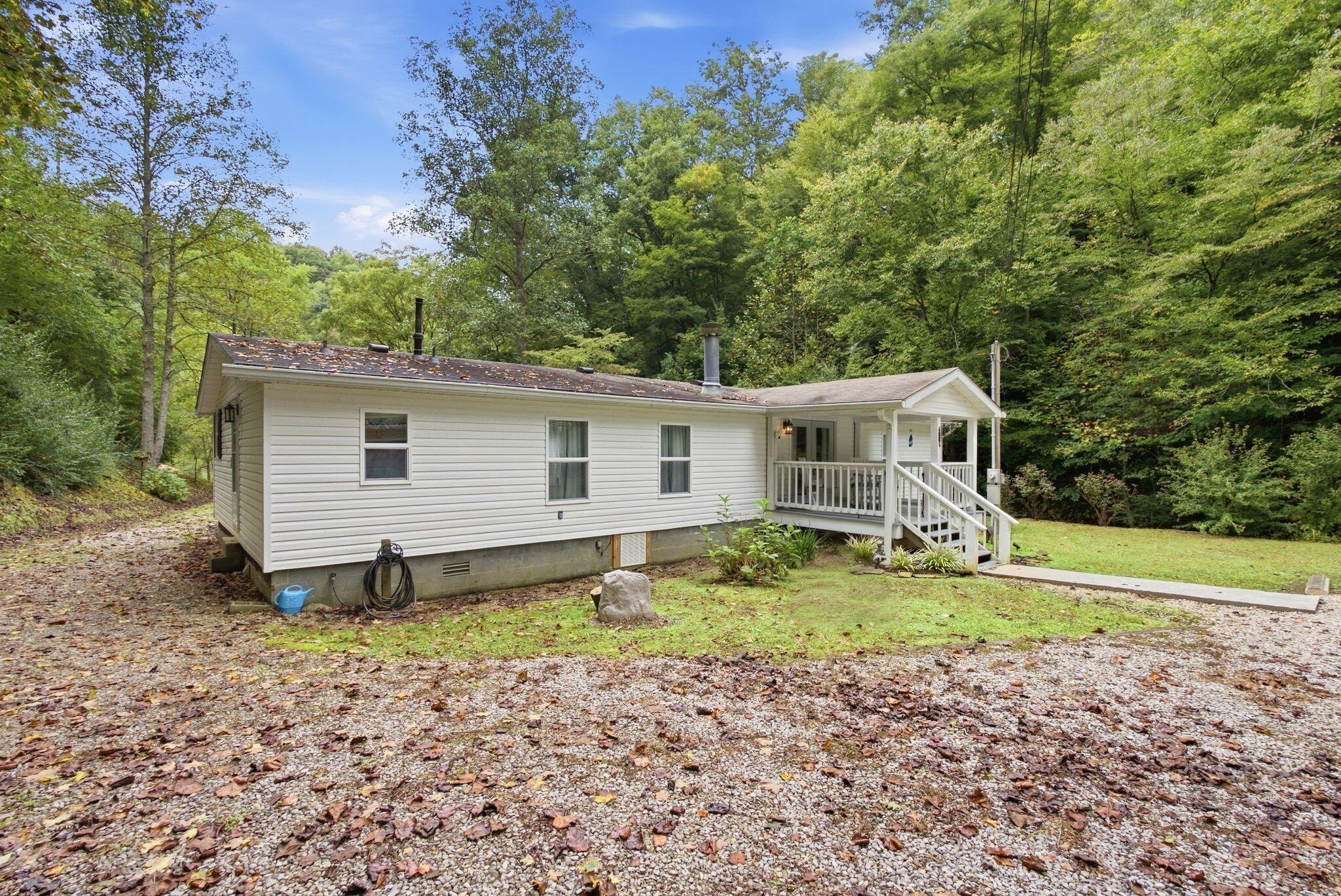 5564 Right Fork Of Maces Creek Road Viper, KY 41774 - Photo 34 of 54 45_dsc06037_replaced_camera