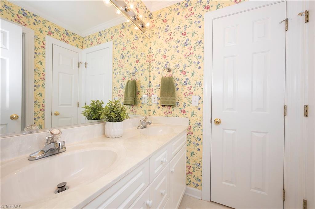 8930 Doubletree Lane Clemmons, NC 27012 - Photo 25 of 49 Guest Bathroom