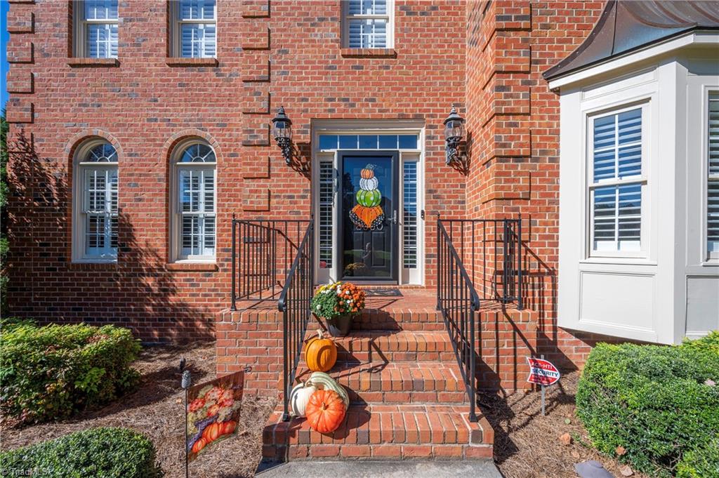 8930 Doubletree Lane Clemmons, NC 27012 - Photo 3 of 48 Welcoming entry!