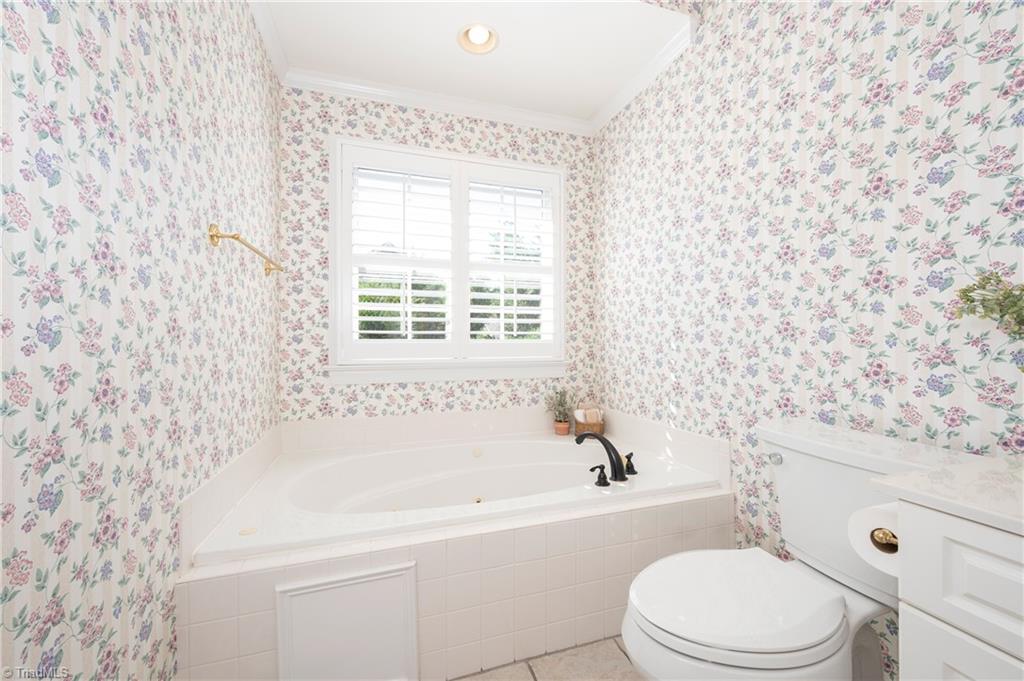 8930 Doubletree Lane Clemmons, NC 27012 - Photo 32 of 48 Primary Bathroom Garden Tub