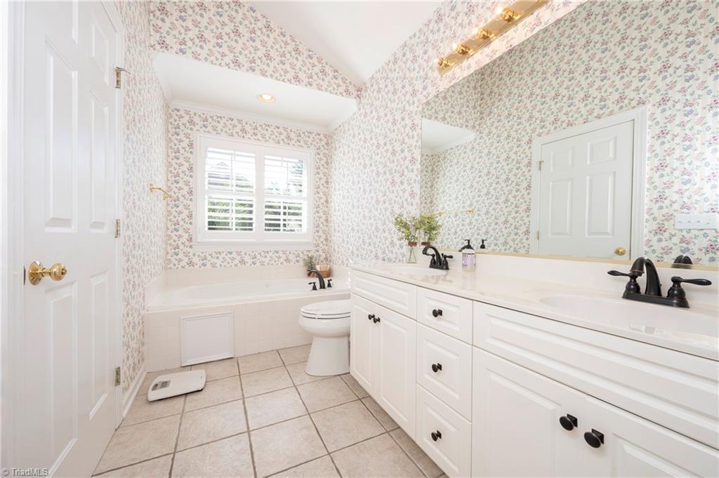 8930 Doubletree Lane Clemmons, NC 27012 - Photo 33 of 49 Primary Bathroom