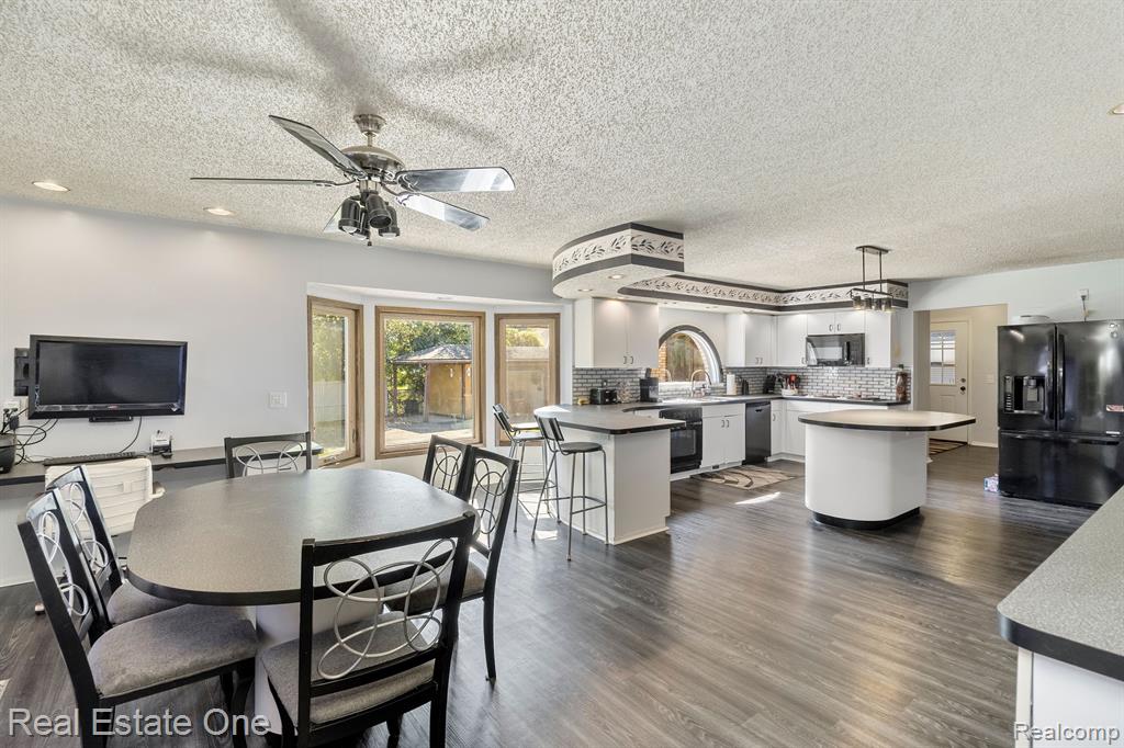 39860 Ryan Road Sterling Heights, MI 48310 - Photo 22 of 61
