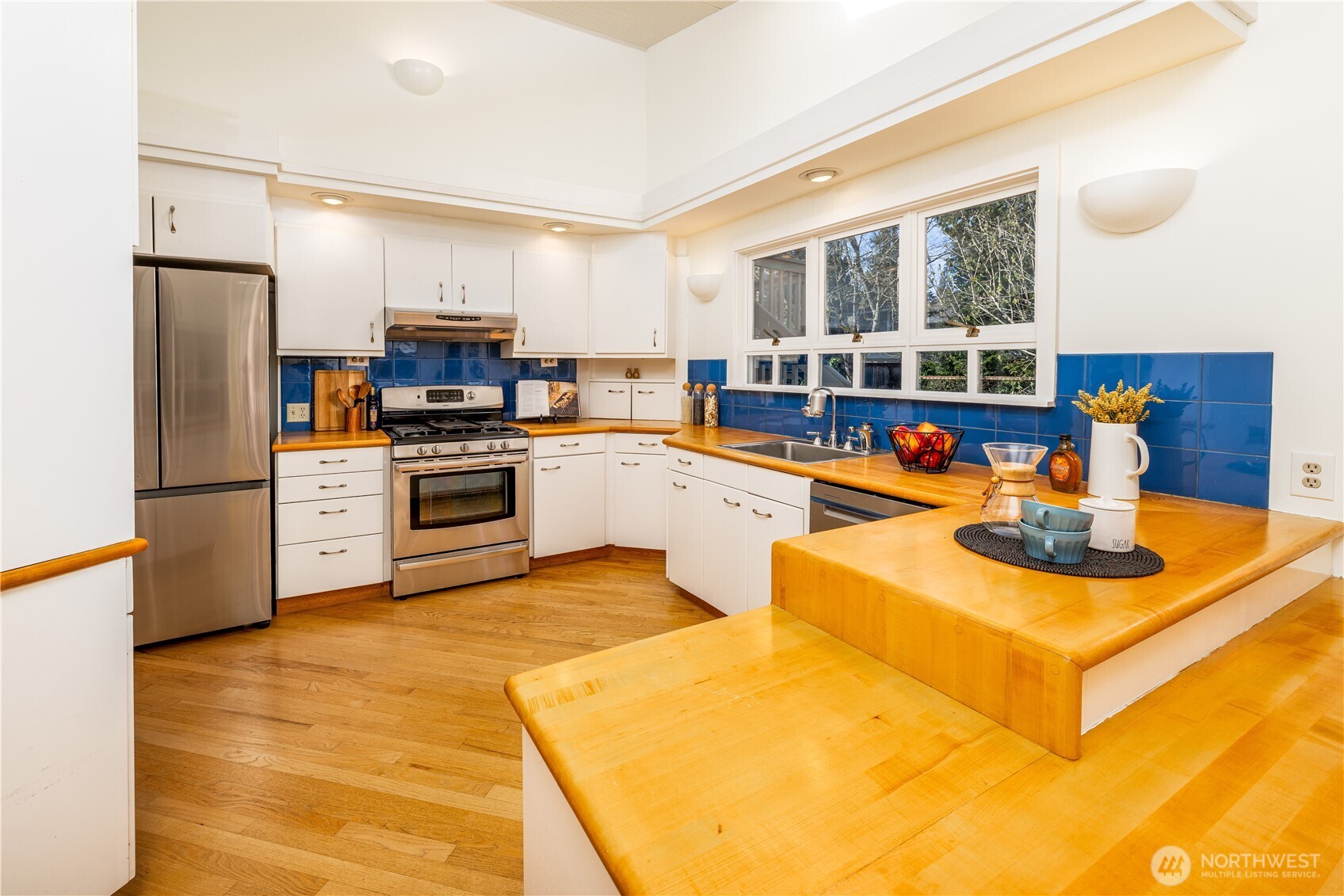 8523 224th Street Southwest Edmonds, WA 98026 - Photo 9 of 38